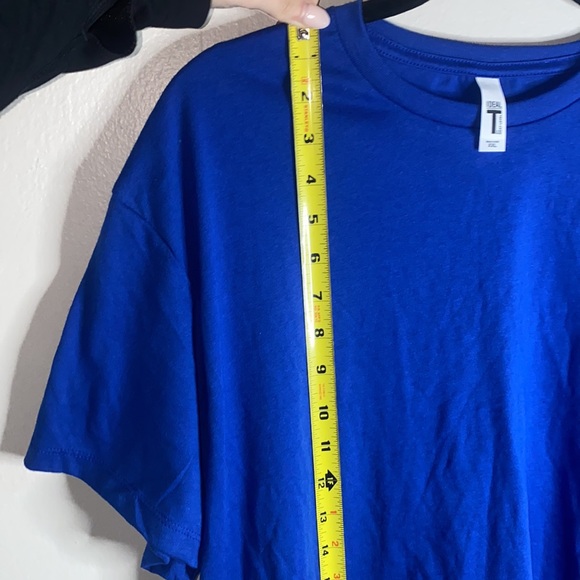 🌷Cropped royal blue short sleeved top! - Picture 4 of 7